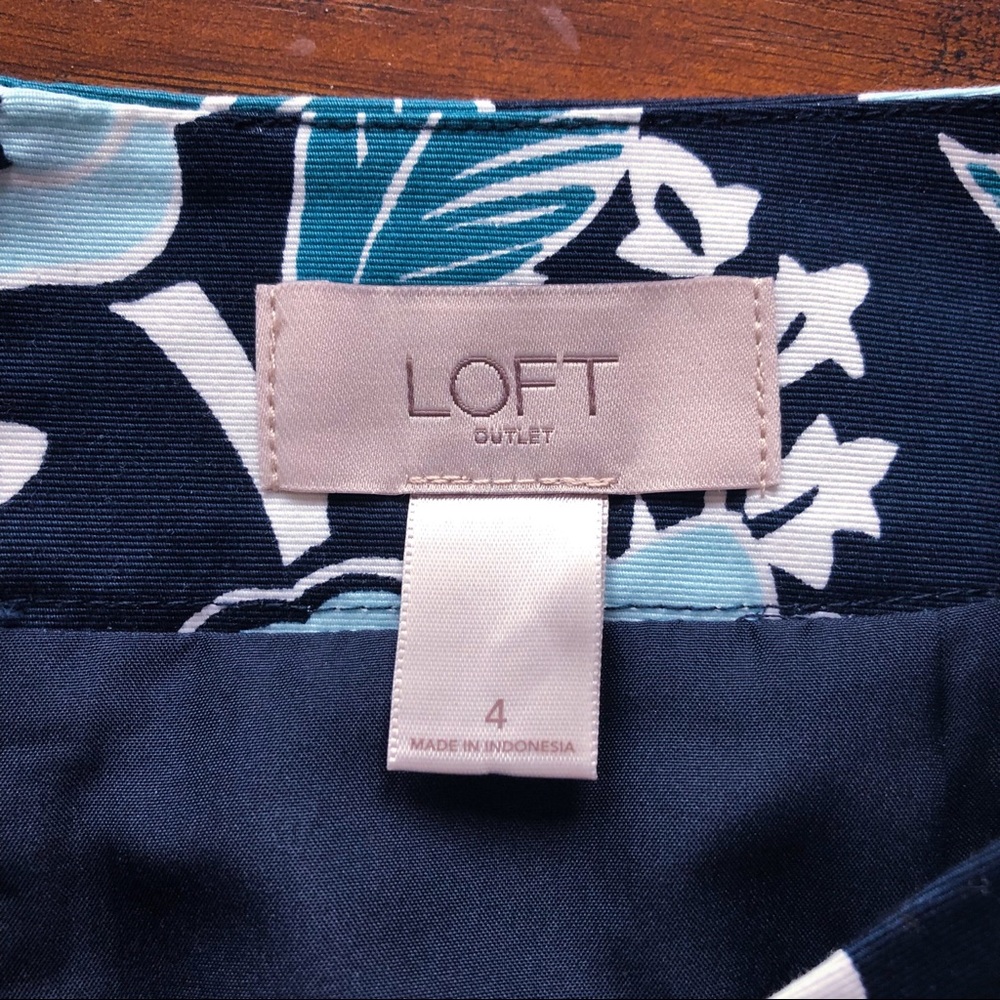 SOLD | LOFT | Floral Skirt - Picture 4 of 7